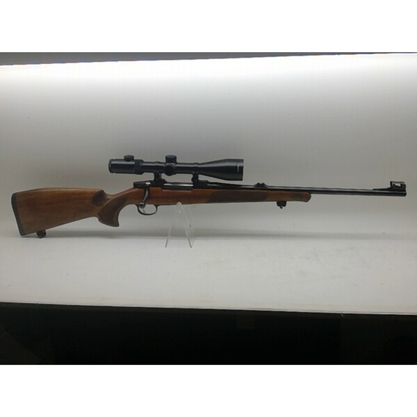 Repetierbüchse CZ 557 Kaliber 8x57JS montiert mit DDoptics Zielfernrohr