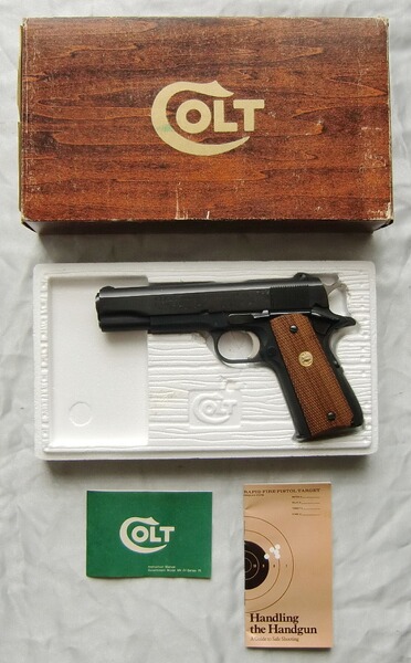 COLT, MOD. GOVERNMENT MK IV SERIES 70, Kal. .45 AUTO, GUT ERHALTEN, AUS 1. HAND, IN OVP MIT PAPIEREN