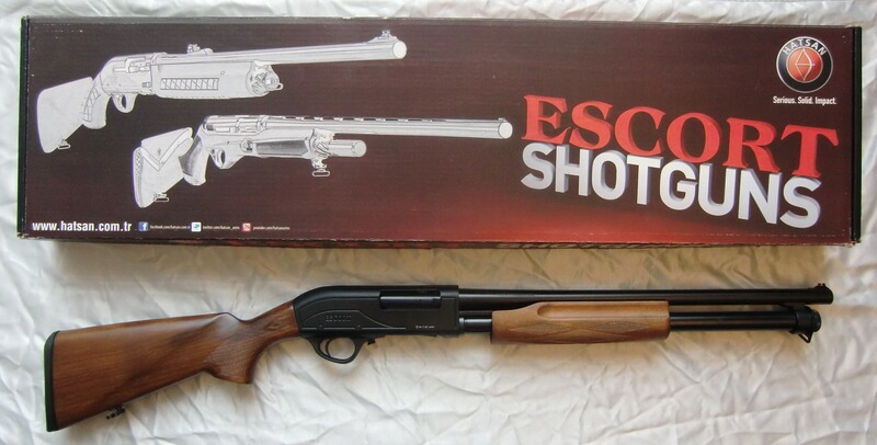 VORDERSCHAFT-REPETIERFLINTE ESCORT "WS GUARD" MIT HOLZSCHÄFTUNG, Kal. 12/76, 8-SCHÜSSIG, NEUWAFFE!!!