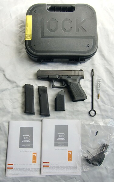 BESTSELLER: HALBAUTOM. PISTOLE GLOCK, MOD. 19 GEN 4, Kal. 9mm LUGER, NEUWAFFE IM KOFFER MIT ZUBEHÖR!