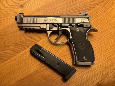 Beretta 92X Performance Production mit Originalzunbehör