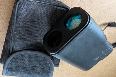 Digitaler Entfernungsmesser mit 6 x Zoom