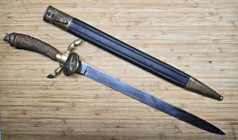 Alter Hirschfänger 1. Hälfte XX. Jhdt. mit Lederscheide.