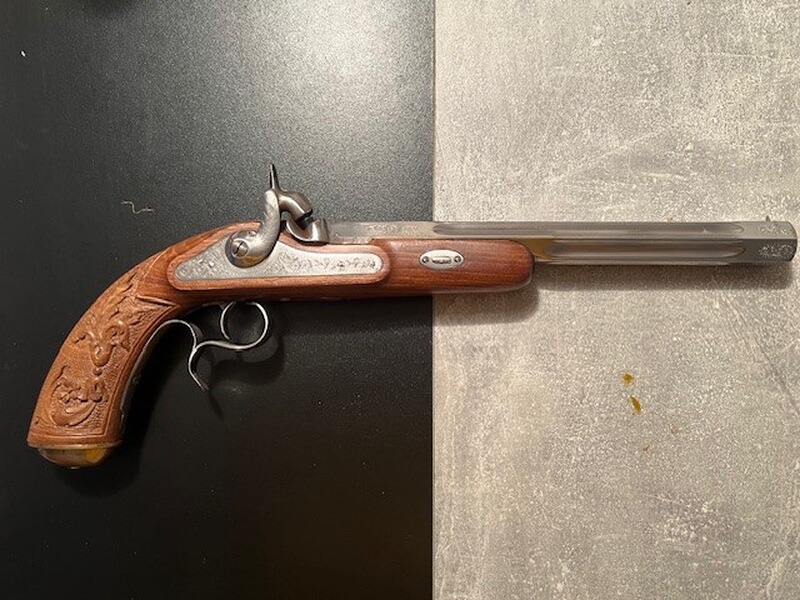 Le Page ähnliche Pistole mit Luxus Gravuren und Schnitzereien