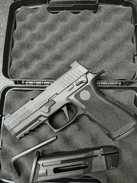 SIG SAUER P320 X-CARRY 4,5mm CO2 Blowback plus Magazin