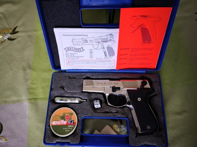 Walther CP 88 in Nickel-Finish mit Zubehör