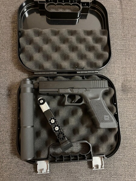 Glock 17 CO₂-Pistole 4,5 mm – Blowback – mit Laufgewinde & Schalldämpfer – Neuwertig