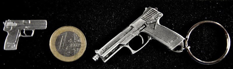 1 original Werbeanstecker von Heckler & Koch, USP + 1 Schlusselanhänger SOCOM