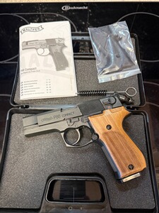 Walther P88 9mm P.A.K. mit Echtholzgriffschalen Neu