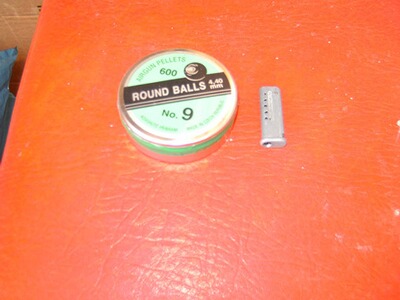 Original 6er Haenel Magazin, mit einer Dose Punktkugeln im Kaliber 4,4mm