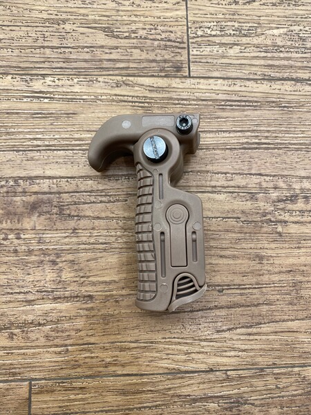 AR 15 / AR 10 Frontgriff klappbar, verlängerbar FDE/ SAND für Picatinny Rail