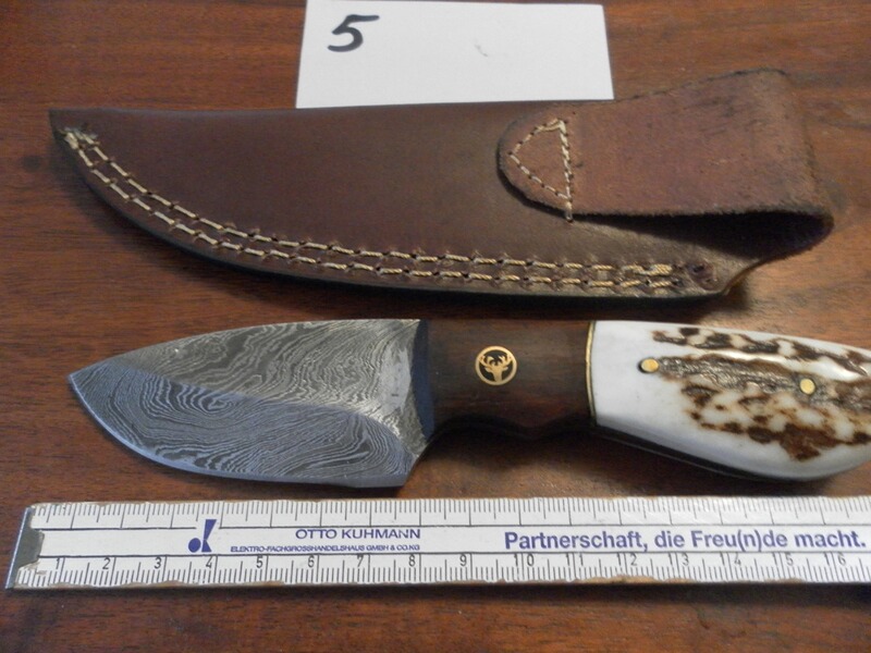 Damast Jagd- Campingmesser Hirschhorngriff