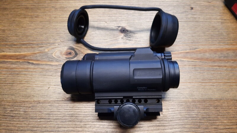 Aimpoint CompM4 Rotpunktvisier mit Schnellspannmontage und Killflash
