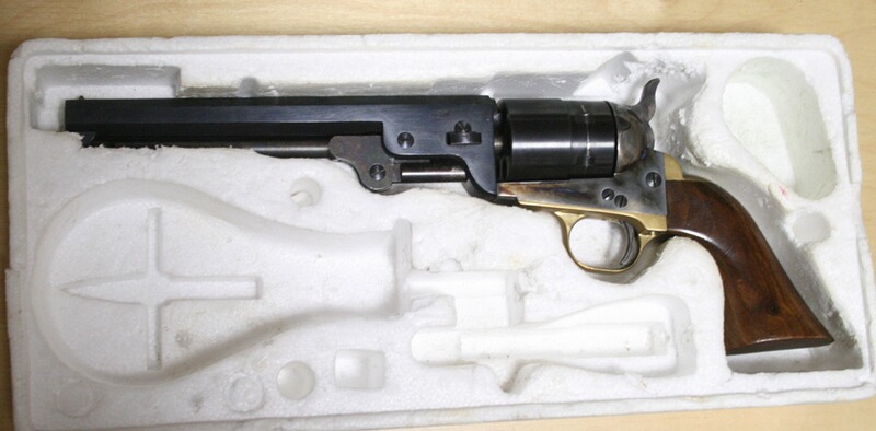 Wunderschöner Colt Navy 1851 in 9mm Platz noch mit Originallauf, Trommel und Rahmen auch aus Stahl