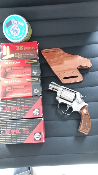 Revolver Smith & Wesson Mod. 60 mit Zubehör u. Munition