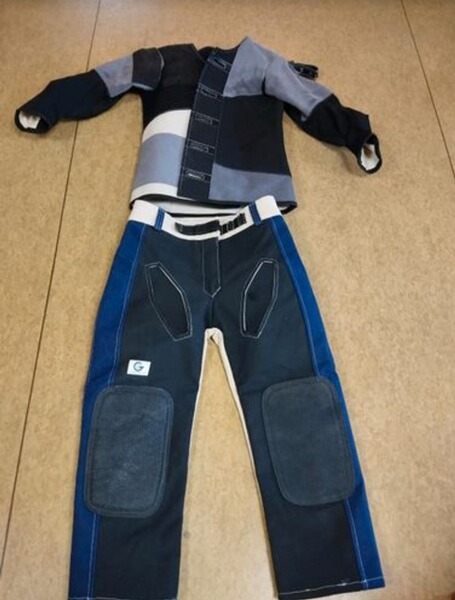Schießhose, Jacke und Handschuh