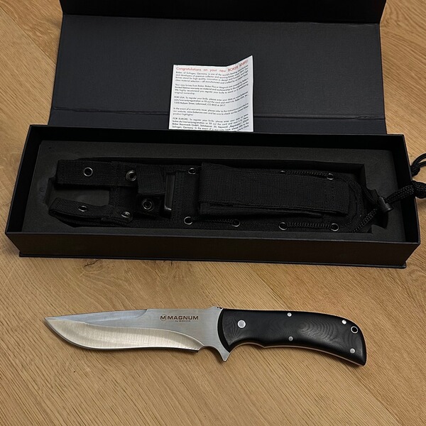 Böker Magnum AUS-8 Sammlermesser – Feststehend – OVP & Scheide