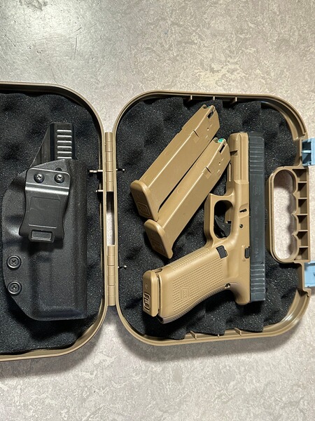 Glock 17 Gen5 Schreckschusspistole 9mm P.A.K. – Coyote – mit Zubehör