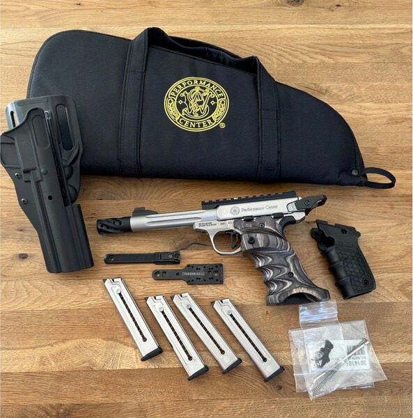 Smith & Wesson SW22 .22lr Victory Performance Center - Tuning Waffe mit viel Zubehör