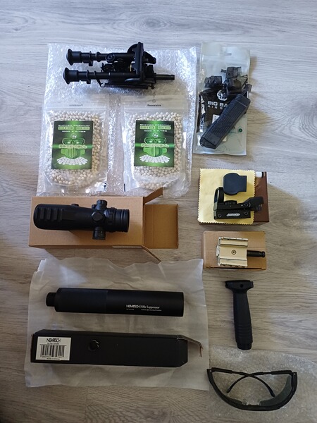 Novritsch Bipot, Aomekie Red Dot und verschiedenes Airsoft Zubehör