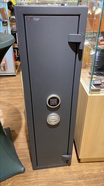 ISS Stahlschrank Luzern N/0 für 5 Langwaffen Dunkelgrau Elektronikschlosss STELLAR