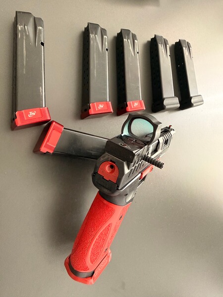 Canik SFx Rival-S Pistole mit viel Zubehör