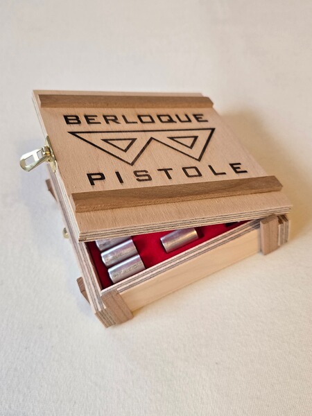 Berloque Pistole 2 mm in Holzbox und 2x 25 Patronen 2 mm