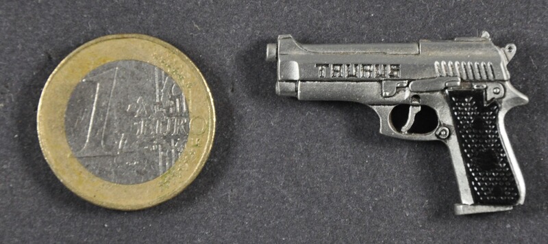 Taurus 92 Pistole als Metall-Anstecker