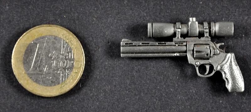 Colt Phyton mit Zielfernrohr als Metall-Anstecker