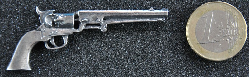 Vorderlader-Revolver Navy-Colt als Metall-Anstecker