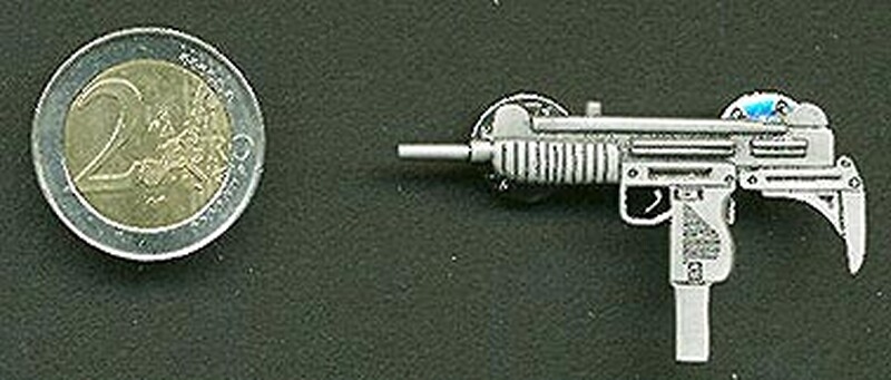 Maschinenpistole UZI als Metall-Anstecker