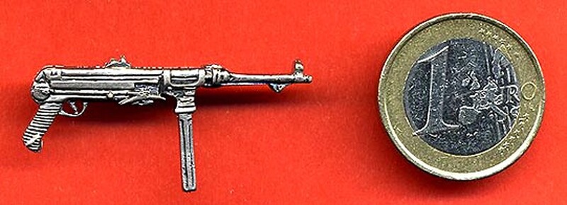 Maschinenpistole MP40 als Metall-Anstecker