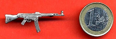 Sturmgewehr 44 als Metall-Anstecker