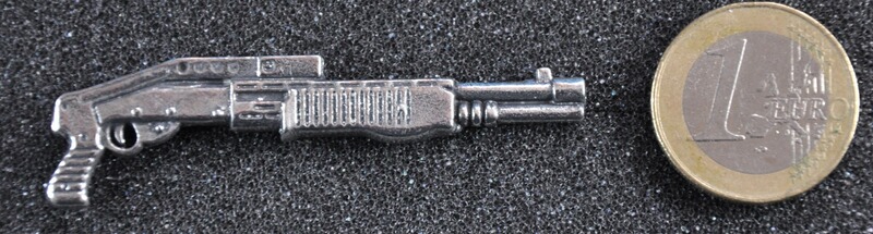 Taktische Schrotflinte SPAS als Metall-Anstecker