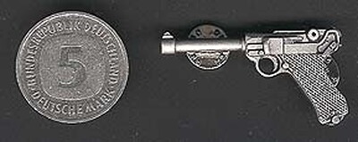 Pistole Luger 08 als Metall-Anstecker