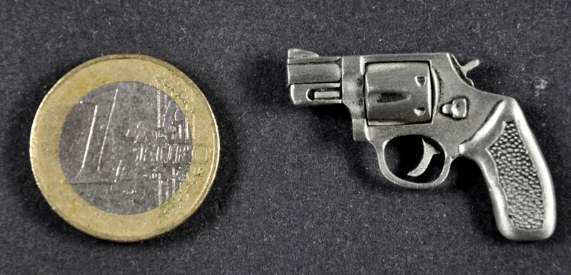 Taschenrevolver .38 Spezial als Metall-Anstecker