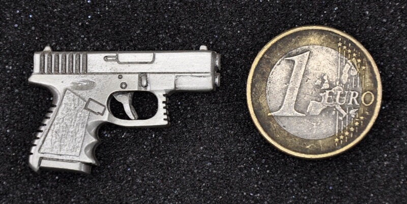 Pistole Glock Compakt als Metall-Anstecker