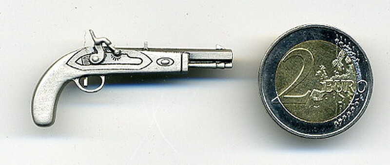 Perkussions-Pistole als Metall-Anstecker