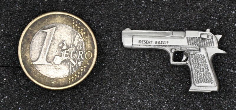 Desert Eagle Pistole als Metall-Anstecker
