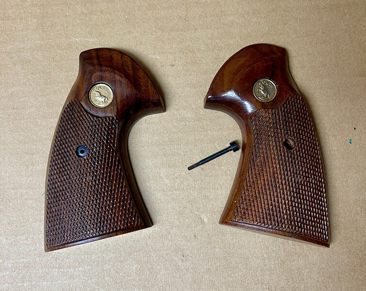 Original Colt Python Griffe 2. Version