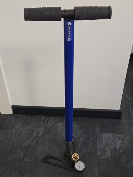 Pressluftpumpe Handpumpe Gehmann M220, 3-Kolben-System, bis 200 Bar