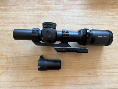 Vortex Venom 1-6x24 Shortdot LPVO Drückjagdglas mit Cantilever Montage