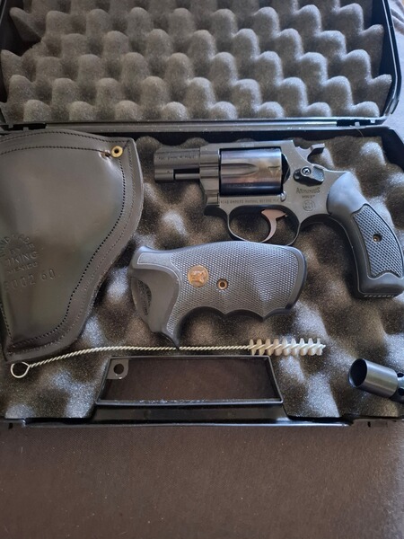 Arminius HW37 mit Lederholster und Zusatzgriffschalen