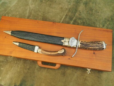 Hirschfänger , Custom made, mit Nicker und Schatulle, Waidbesteck