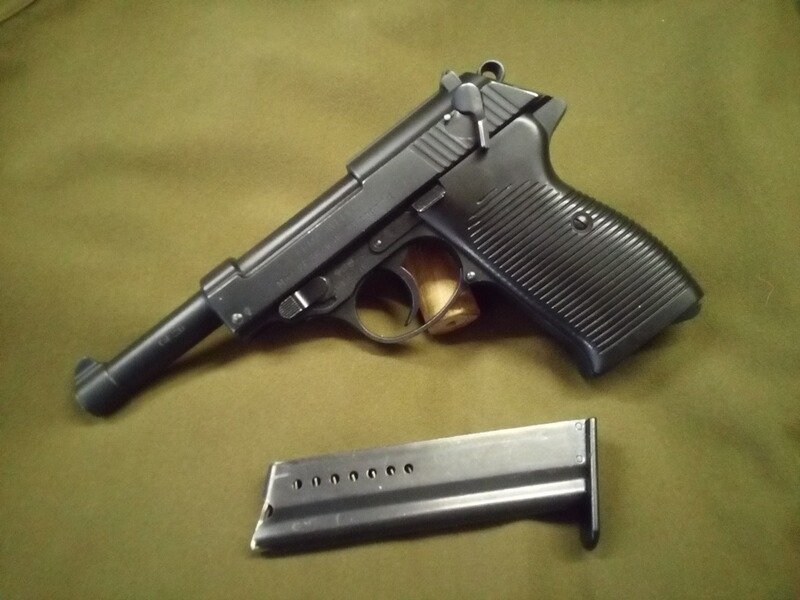 Halbautomatische Pistole Erma EP 882