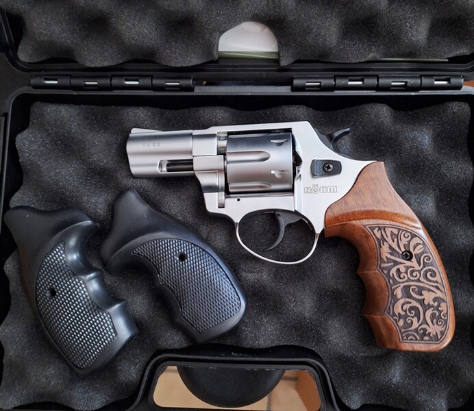 Schreckschussrevolver Röhm RG 89 chrom, 9 mm RK, Holzgriffschalen, neuwertig