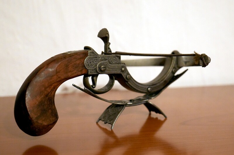 Dekowaffe Pistolenarmbrust