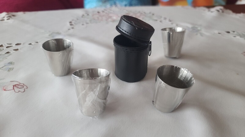 Stampfer Schnapsbecher Likörbecher Trinkbecher im Etui mit Reißverschluß