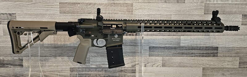 Neuware vom Fachhandel - Schmeisser AR15 M5FL Sondermodell MAGPUL 16,75" OD Green .223Rem