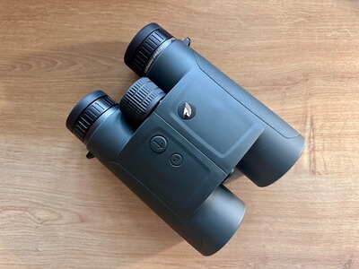 GPO Rangeguide 3400 10 x 50 Fernglas mit Entfernungsmesser